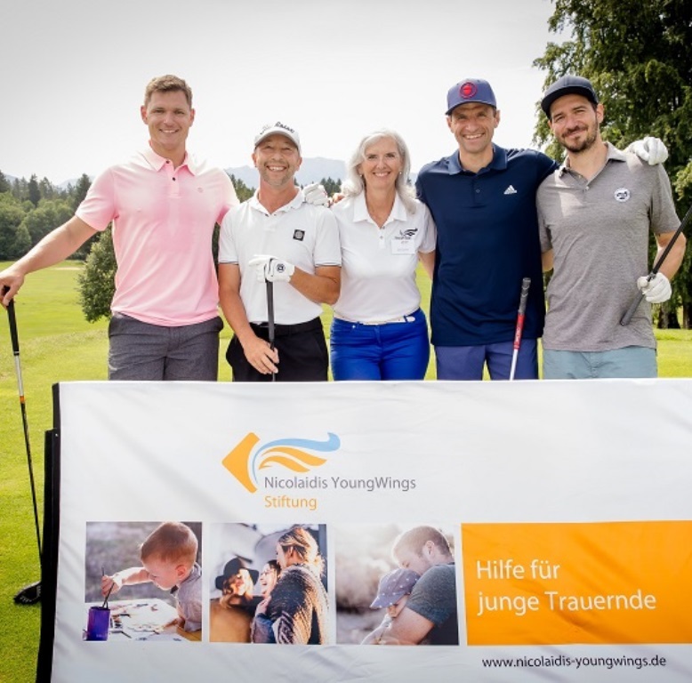 Gruppenbild mit Karin Neumeier, Thomas Müller, Felix Neureuther, DJ BoBo und Thomas Dreßen beim Benefiz-Golfturnier der nicolaidis YoungWings Stiftung