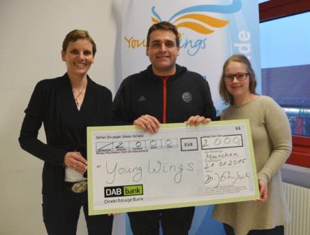 YoungWings Projekt des Monats Scheckbergabe Nicolaidis YoungWings Stiftung