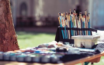 Mit Pinsel und Farbe