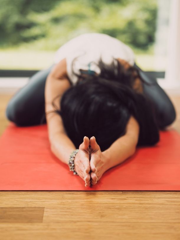Stärke durch Yoga gewinnen, um die eigene Trauer zu verarbeiten